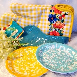 Pioneer Woman Oven Mitt, Appetizer Plates, Spoon Rest